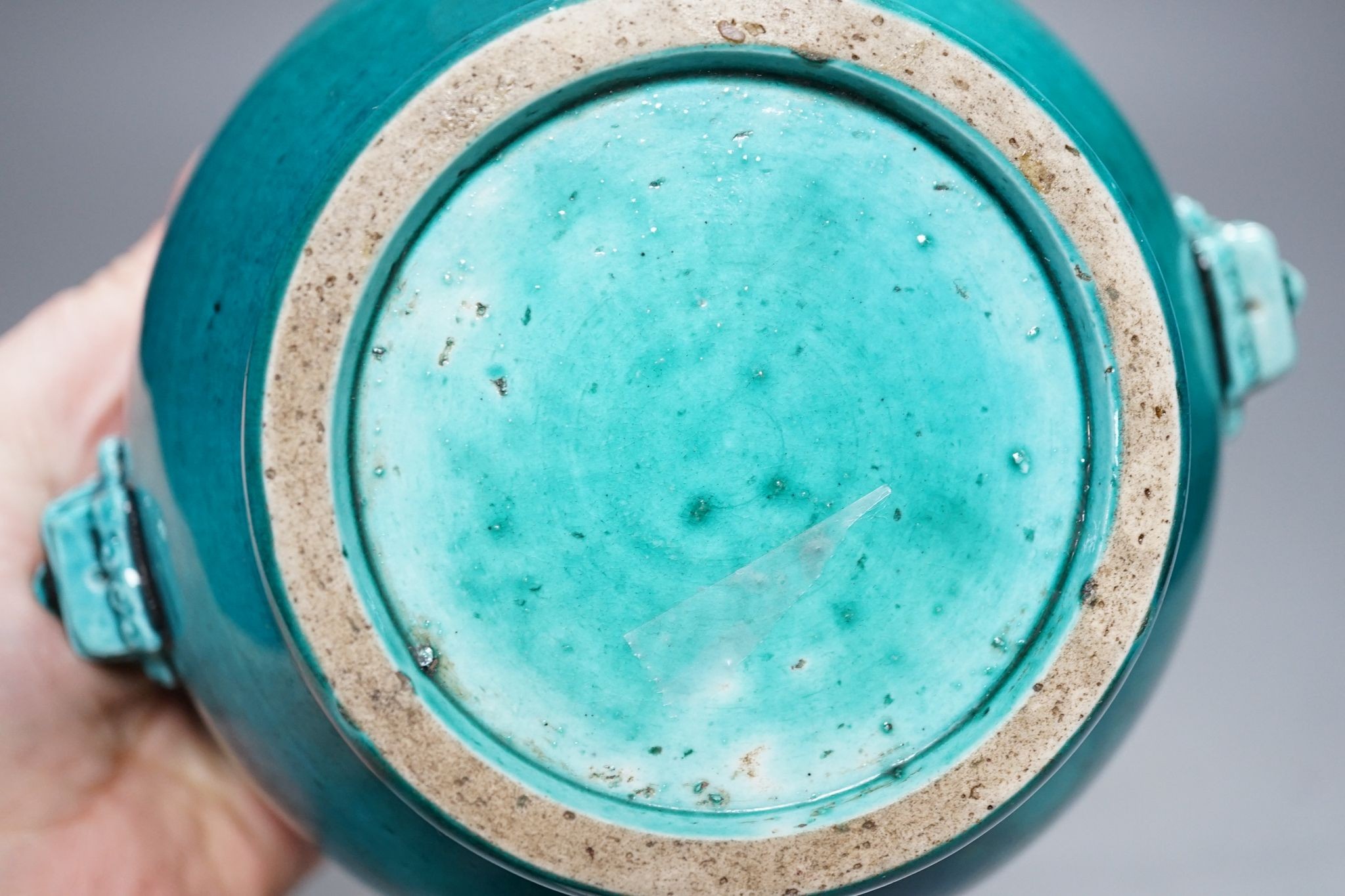 A Chinese turquoise ground jardiniere, 17cm